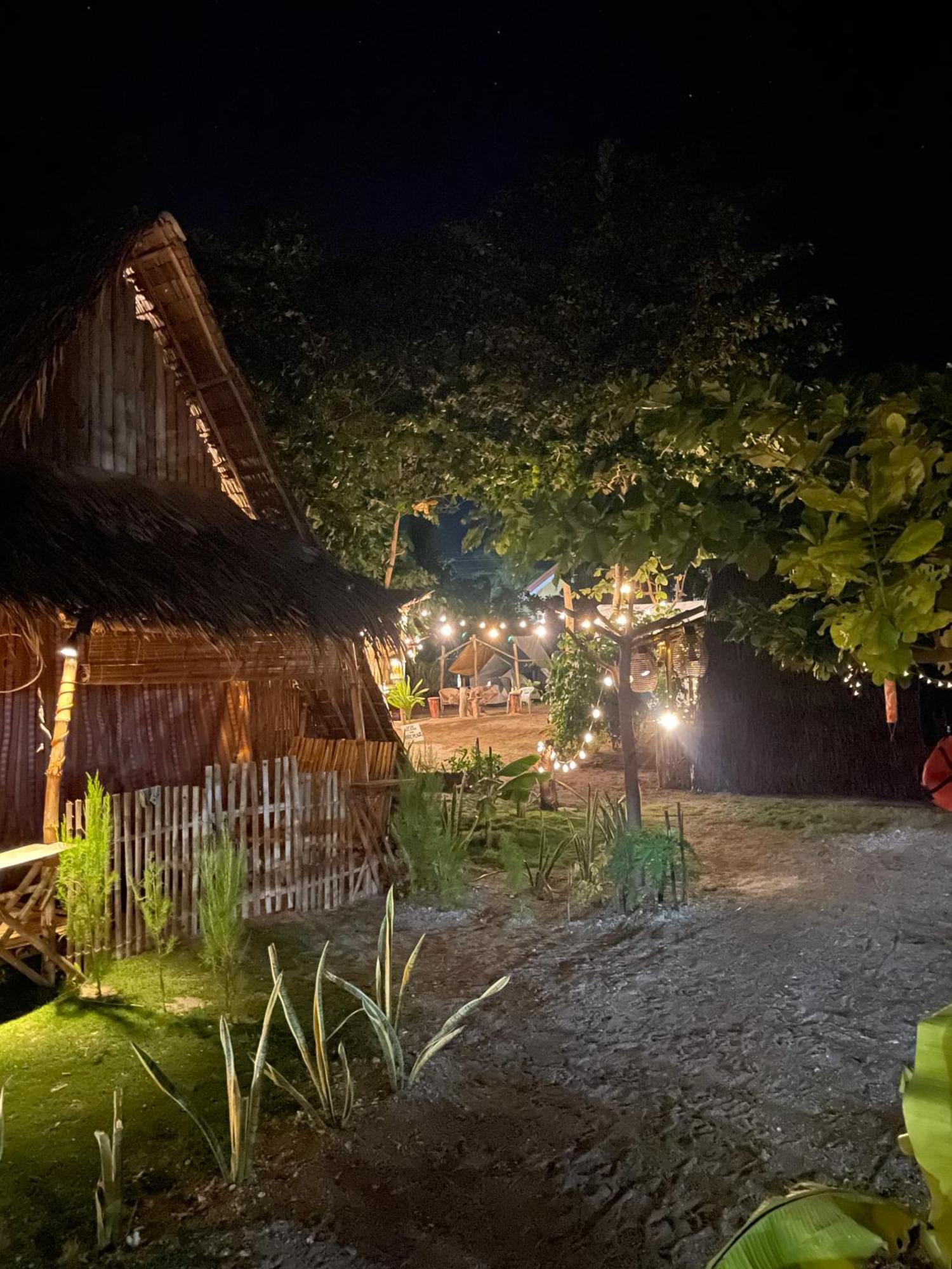 Tribal Huts Community Hostel Daanbantayan ภายนอก รูปภาพ