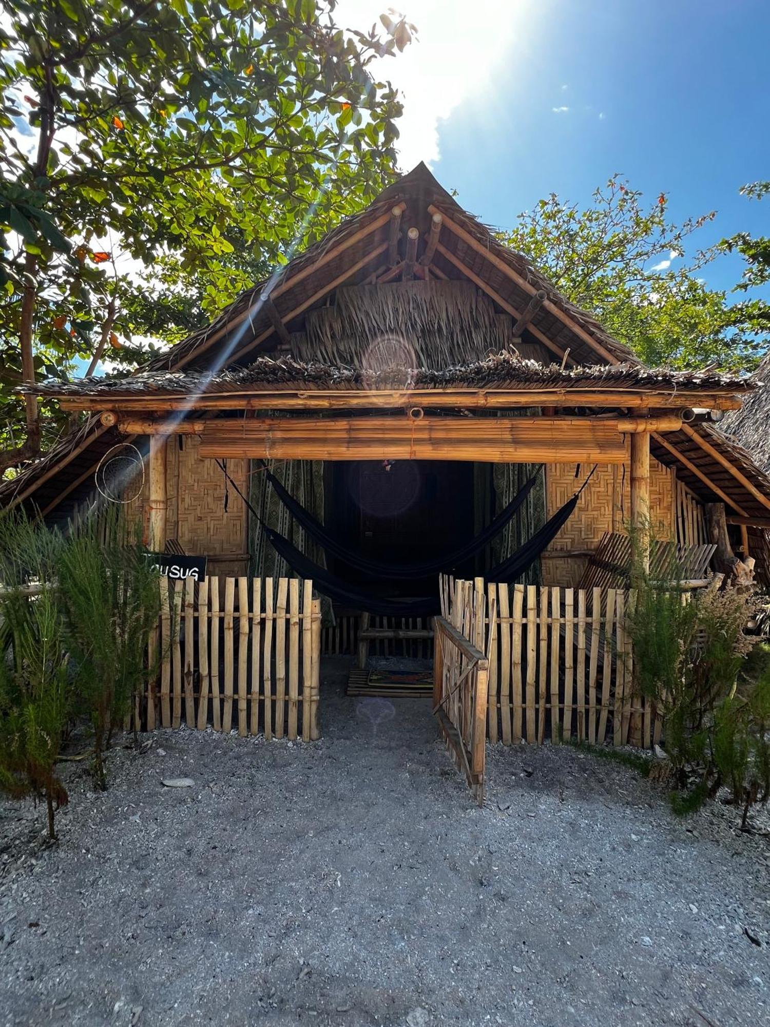 Tribal Huts Community Hostel Daanbantayan ภายนอก รูปภาพ